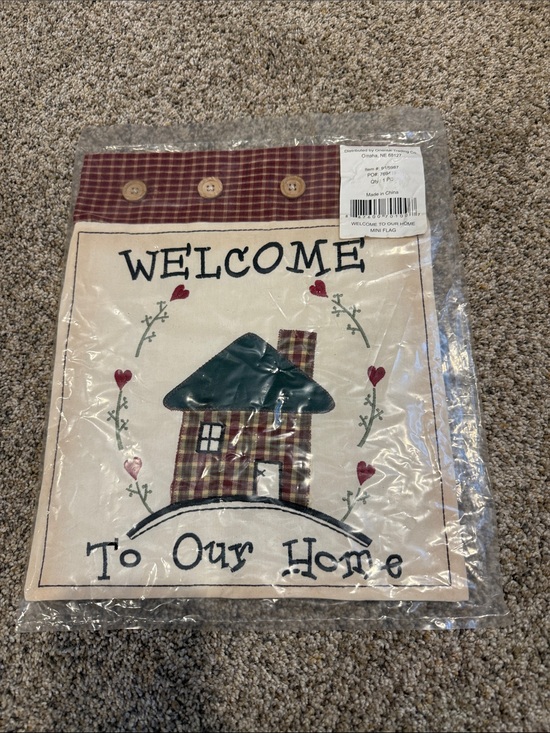 Oriental Trading Other - NWTWelcome To Our Home Mini Flag - Plaid House Design